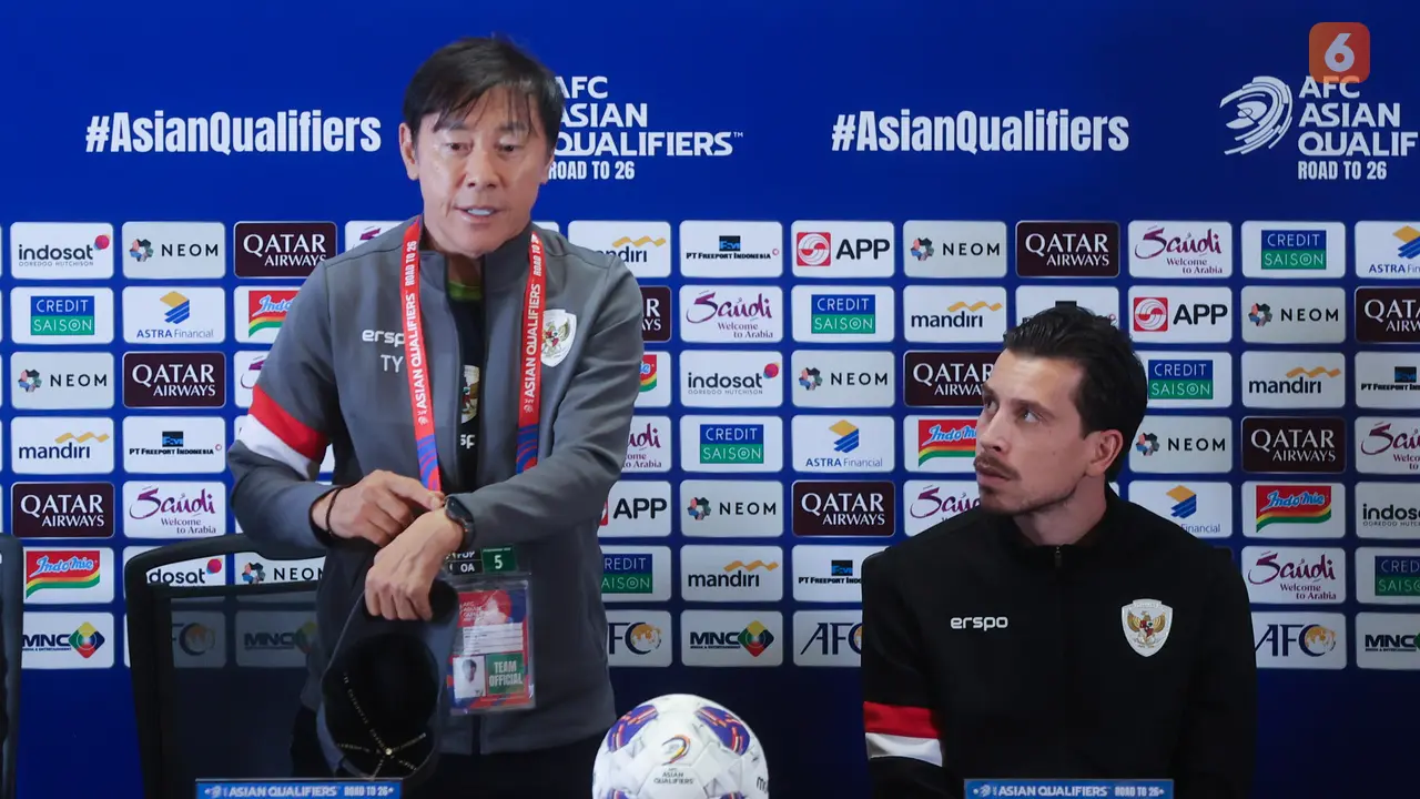 Foto: Beda Ekspresi Shin Tae-yong dan Thom Haye saat Jumpa Pers Timnas Indonesia Jelang Menghadapi Arab Saudi