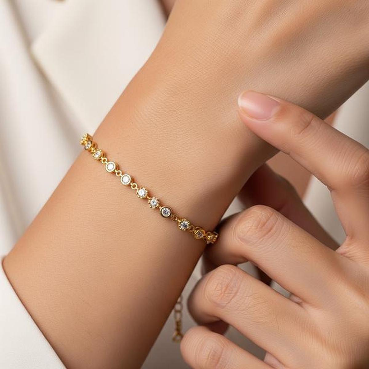 8 Pilihan Gelang Emas Minimalis Tipis tapi Tetap Terlihat Mahal, Tampil Berkelas Setiap Saat