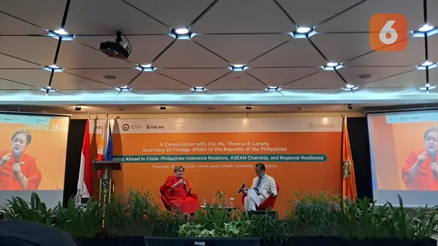 Menteri Luar Negeri Filipina H.E. Ma. Theresa P. Lazaro