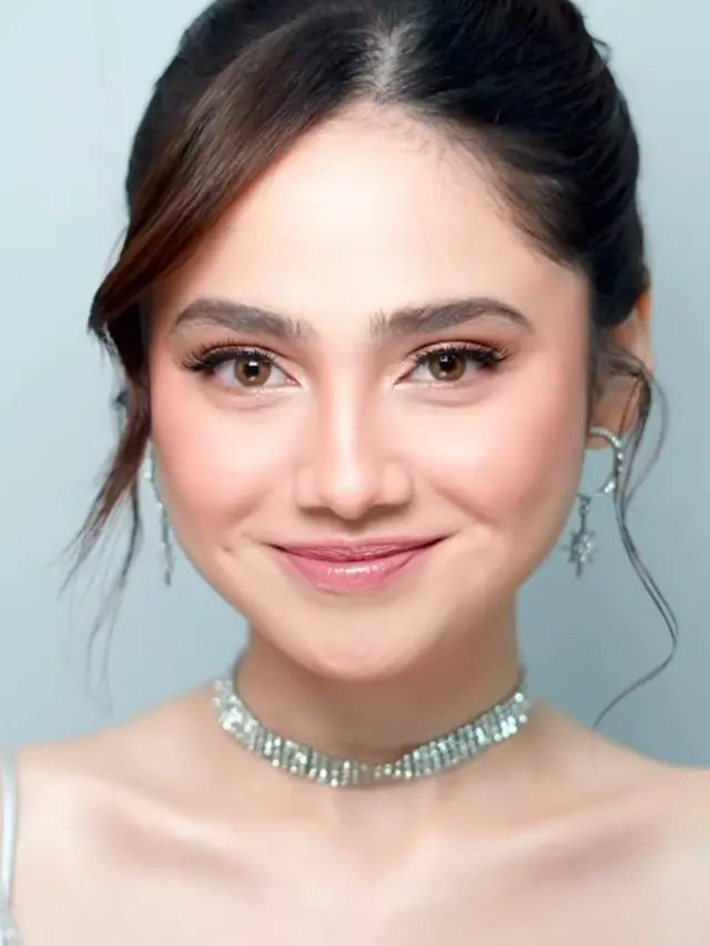 6 Potret Syifa Hadju Makin Cantik Dipulas Soft Glam Makeup Look saat Hadiri Acara Spesial