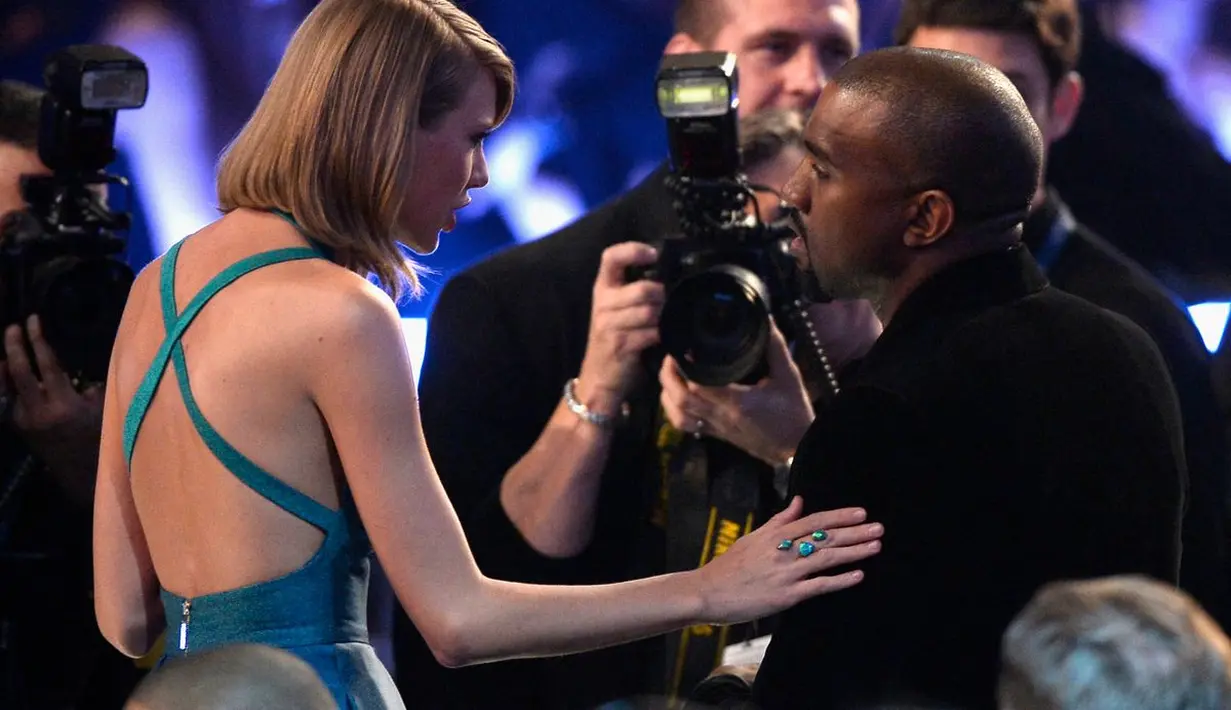 "Taylor sudah tak lagi memikirkan Kanye dan permusuhan mereka. Ia pun berharap Kanye demikian," ujar seorang sumber. (The Verge)