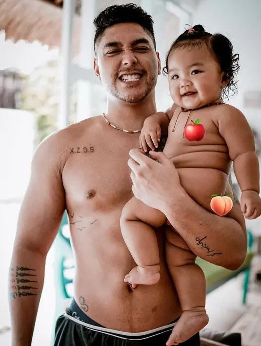 Seperti inilah potret kebersamaan Krisjiana bersama buah hatinya [instagram/krisjianabah]