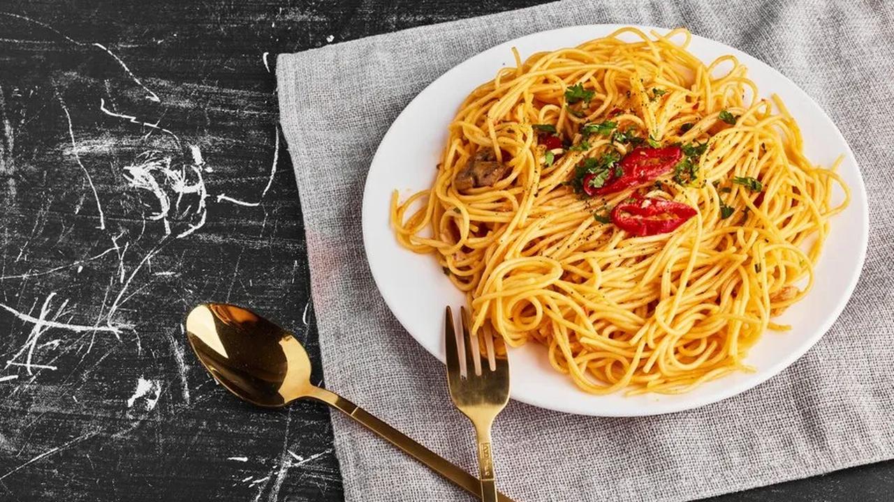 1. Mie vs Pasta: Lebih dari Sekadar Bentuk yang Mirip