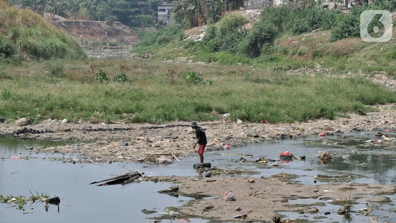Kemarau Panjang, Kali Bekasi Hampir Kering