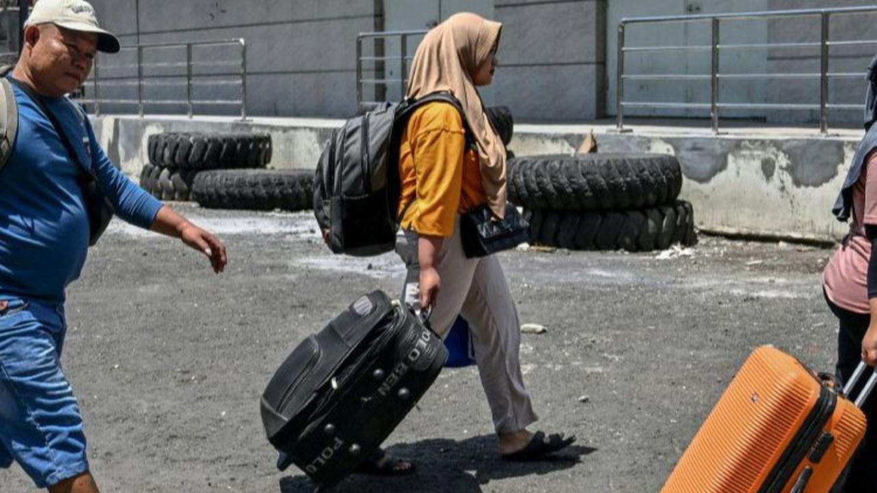 Salah satu kapal yang dipenuhi pemudik adalah KM Dorolanda dari Makassar.&nbsp;Juni Kriswanto/AFP