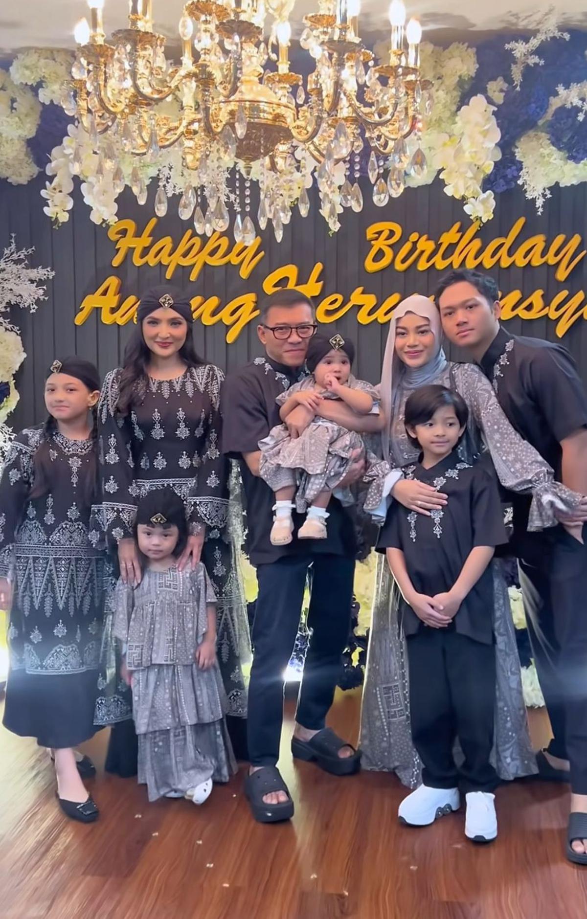 7 Potret Ulang Tahun Anang Hermansyah ke-56, Bukber dengan Keluarga dan Sahabat Artis