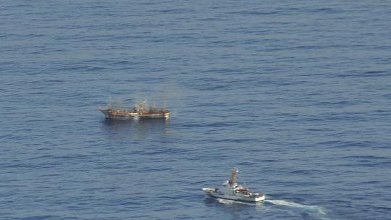 "Kapal Hantu" Jepang ditenggelamkan