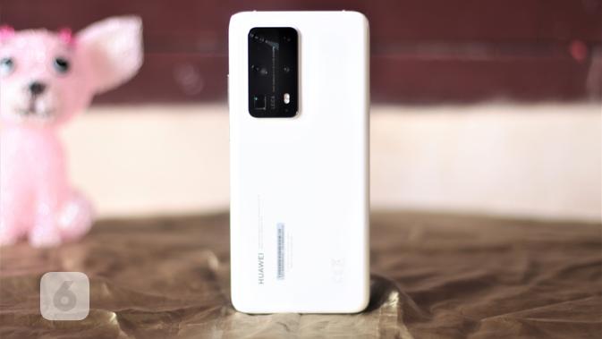 Bodi belakang Huawei P40 Pro Plus (Liputan6.com/ Agustin Setyo W)