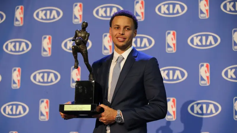 Stephen Curry Dinobatkan Pemain Terbaik NBA