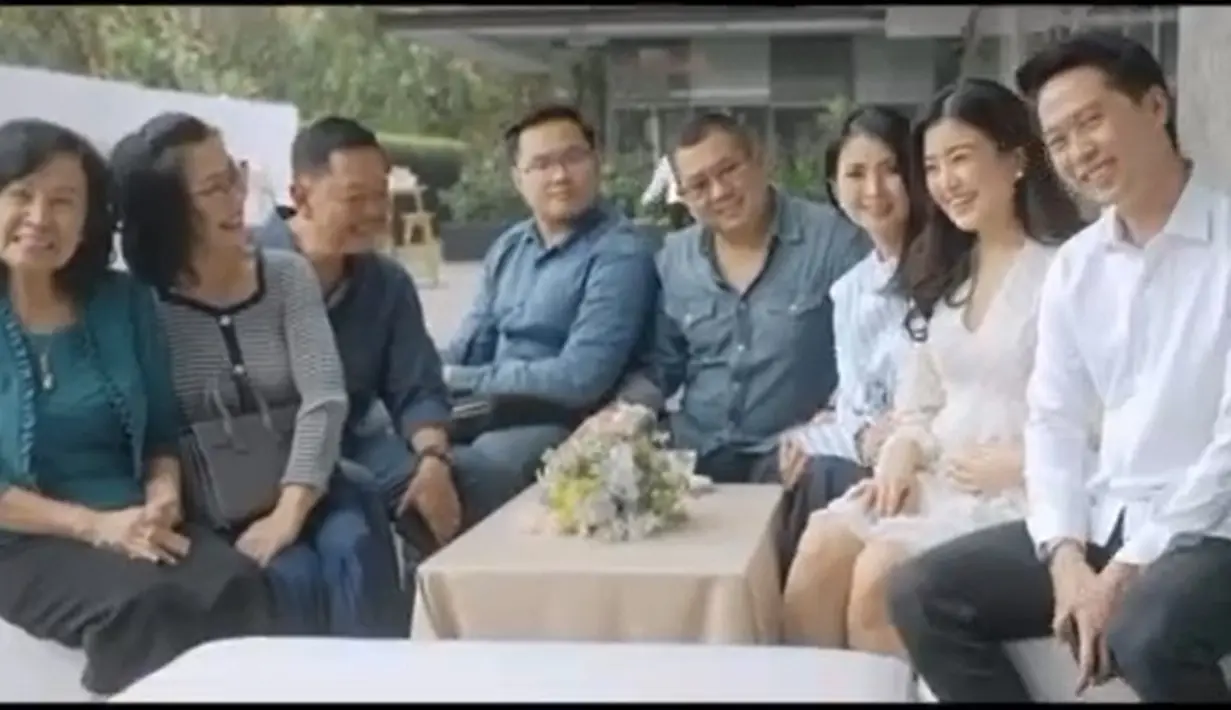 Banyak yang tidak menyangka anak pertama Kevin dan Valencia perempuan. Banyak yang diwawancara dan melihat temanya, banyak yang menebak anak pertamnya laki-laki. [Instagram/valenciatanoe]