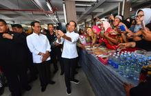 FOTO: Momen Kebersamaan Jokowi dan Sultan HB X di Yogyakarta, dari Blusukan ke Pasar hingga Bagikan Bansos