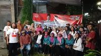 Relawan Jokowi buka bersama warga di Condet, Jakarta Timur. (istimewa)