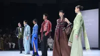 Opening Ceremony Indonesia Fashion Week 2026, Merajut Warisan dan Masa Depan Ulos