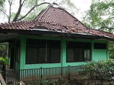 Kondisi bangunan di Suaka Marga Satwa Muara Angke Balai Konservasi Sumber Daya Alam DKI Jakarta, (18/3).Kawasan seluas 25,02 hektar tampak tak terurus dan terbengkalai. (Liputan6.com/Gempur  M Surya)