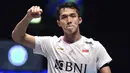 Selebrasi Tunggal putra Indonesia, Jonatan Christie merayakan kemenangan atas wakil India, Lakshya Sen pada laga semifinal kejuaraan bulu tangkis All England 2024 di Utilita Arena, Birmingham, Inggris, Sabtu (16/3/2024) malam WIB. Jonatan Christie menang rubber game, 21-12, 10-21 dan 21-15. (AP Photo/Rui Vieira)