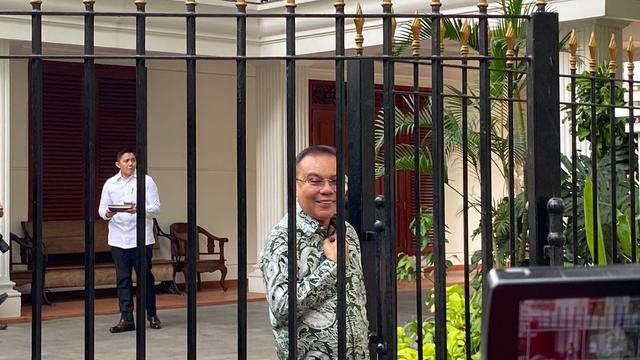 Ketua Harian DPP Partai Gerindra Sufmi Dasco Ahmad hadir di Kertanegara saat Prabowo Subianto memanggil calon menteri di kabinet mendatang.