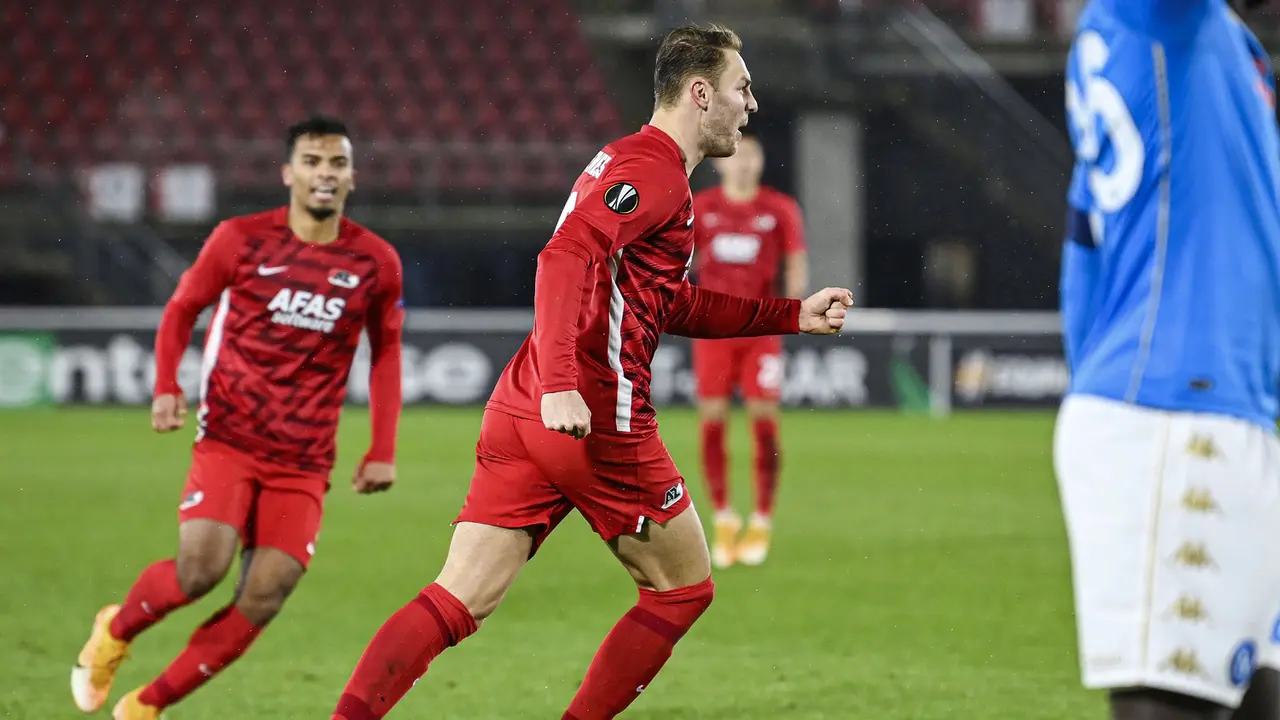 Foto Liga Europa: Napoli Ditahan AZ Alkmaar 1-1, Grup F Belum Tentukan Wakil ke 32 Besar