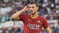 5. Edin Dzeko (AS Roma) - Edin Dzeko telah mencetak lima gol di Serie A musim ini. Pemain berumur 34 tahun ini mampu berkontribusi besar dalam performa AS Roma untuk mencapai konsistensi. (AFP/Vincenzo Pinto)
