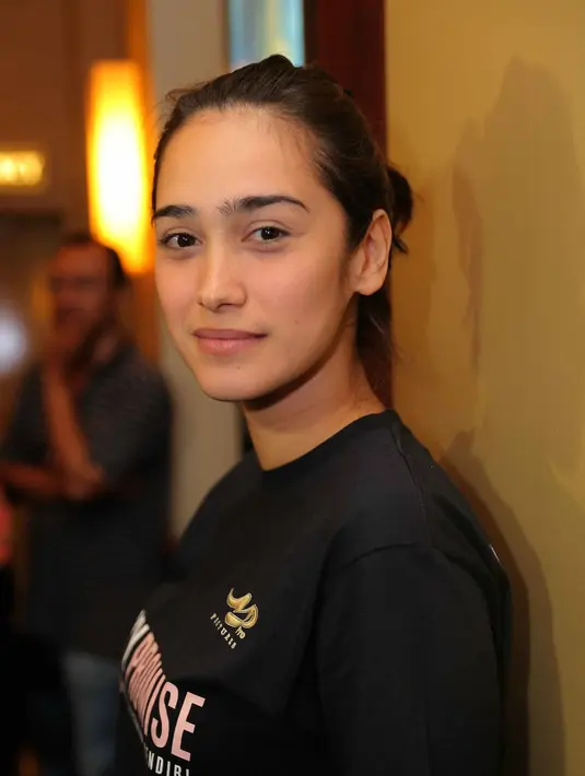 "Aku sebagai baby, dia itu wanita simpanan, dari Jawa ke Jakarta ingin cari peruntungan, luck tapi caranya salah. Cara berpikirnya jangka pendek. Dengan mendompleng om-om yang beristri, asal kaya ditempel," ujar Alexandra. (Andy Masela/Bintang.com)