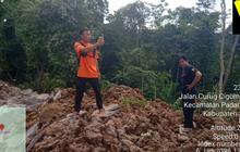 Warga Padarincang Mengungsi Akibat Ancaman Longsor Susulan di Serang