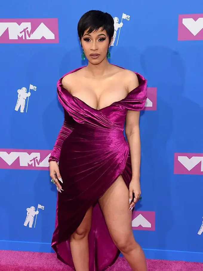 Dominasi Gaun Metalik di MTV Video Music Award 2018, dari JLO Sampai Karlie Kloss