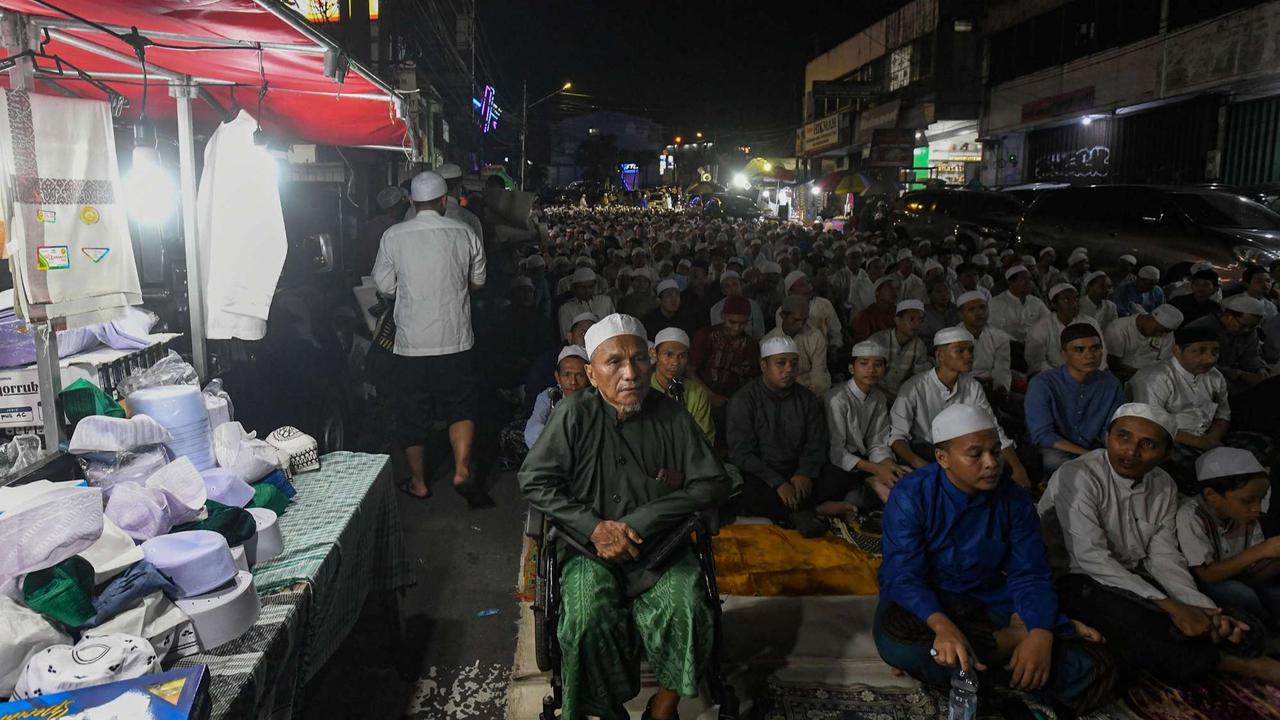 Ribuan jemaah berburu malam Lailatul Qadar di Bogor