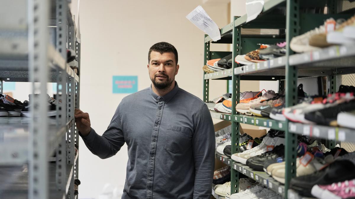 Di Balik Bisnis Daur Ulang Sepatu Kets di Prancis, Mampu Jual Kembali 2.000 Pasang