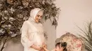<p>Kartika Putri Maternity Shoot (Instagram/Riomotret)</p>