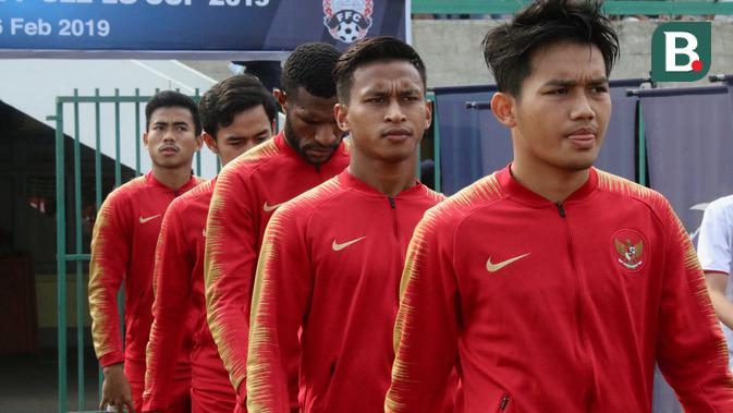 Gelandang Timnas Indonesia U-22, Witan Sulaeman, meminta rekannya untuk tak larut dalam euforia kemenangan atas Vietnam. (Bola.com/Zulfirdaus Harahap)