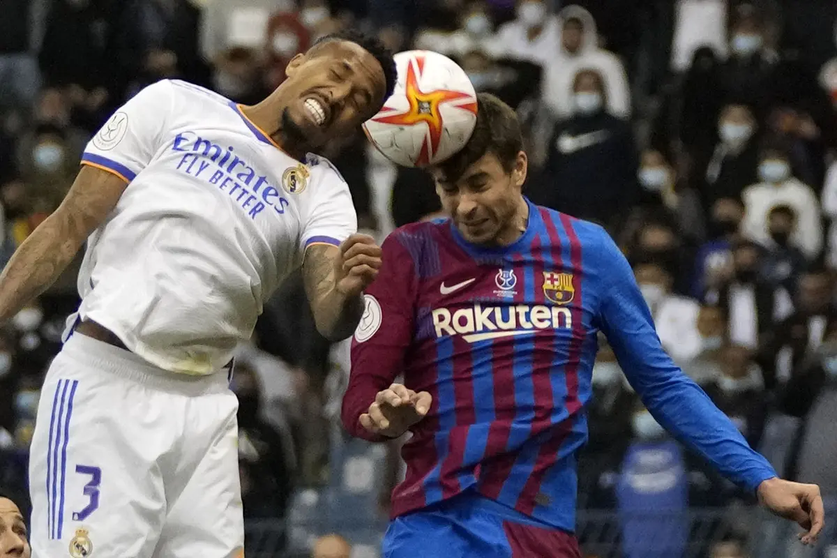 Foto: Federico Valverde Hentikan Kejaran Gol Penyeimbang Barcelona atas Real Madrid di Laga El Clasico Piala Super Spanyol