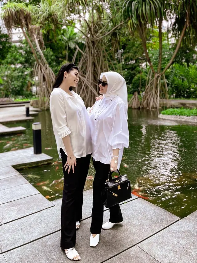 Dikabarkan Akan Pindah, Ini 6 Potret Syahrini Selama di Singapura