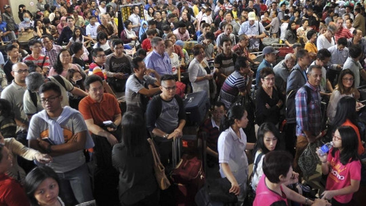 Imbas kebakaran, penumpang menumpuk di Terminal 2D Soekarno-Hatta