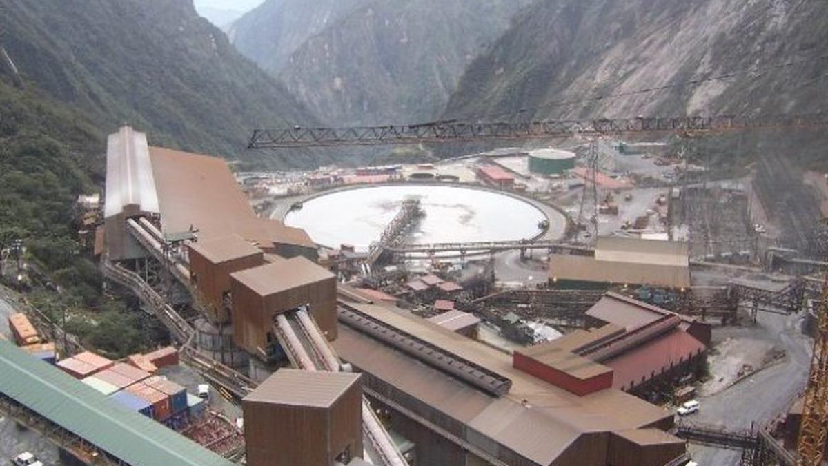 Filipina Geser RI Sebagai Pemasok Bijih Besi Terbesar ke China