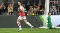 Selebrasi gelandang Arsenal, Fabio Vieira setelah mencetak gol ke gawang Barcelona pada laga uji coba pramusim Champions Cup 2023 di Inglewood, California, USA (26/7/2023). (AP Photo/Ashley Landis)