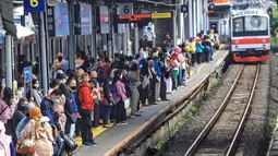 KRL Makin Padat, Hak Kenyamanan Penumpang Terabaikan