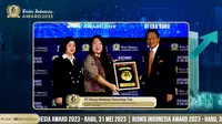 PT Elang Mahkota Teknologi Tbk meraih penghargaan dalam ajang Bisnis Indonesia Award (BIA) 2023. Perusahaan penerima penghargaan Bisnis Indonesia Award 2023 dipilih berdasarkan penilaian Dewan Juri. (Tira/Liputan6.com)