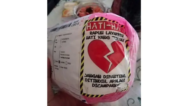 6 Imbauan Kreatif Agar Barang Tidak Dibanting Ini Kocak Banget