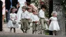 Sekumpulan anak-anak yang menjadi pengiring pengantin Pippa Middleton dan  James Matthews, di Gereja St. Mark, Sabtu (20/5). Ada tujuh pengiring pengantin, termasuk Pangeran George dan Putri Charlotte. (AP Photo/Kirsty Wigglesworth, Pool)