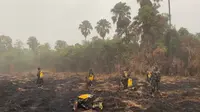 Petugas Karhutla Way Kambas Sujud Syukur dan Menangis Haru Sambut Hujan