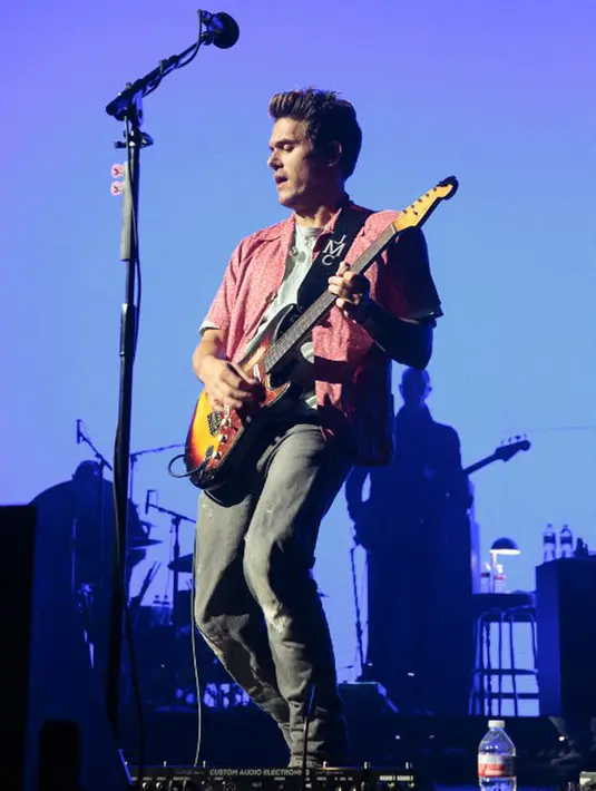 “Aku mengatakan ini lantaran aku ingin kalian tahu bahwa selalu ada jalan untuk bilang, ‘cukup sampai di sini’, bisa seperti itu,” lanjut John Mayer. (AFP/Suzane Cordeiro)