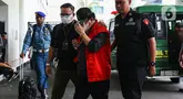 Tersangka suap, Erintuah Damanik—Ketua Majelis Hakim pada Pengadilan Negeri Surabaya yang menyidangkan kasus penganiayaan yang menewaskan Dini Sera Afrianti dengan terdakwa Gregorius Ronald Tannur—saat tiba di gedung Kejaksaan Agung (Kejagung) RI, Jakarta, Selasa (5/11/2024). (Liputan6.com/Angga Yuniar)