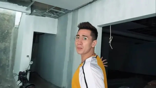 Dilengkapi Lift, Ini 7 Potret Pembangunan Rumah Baru Verrel Bramasta