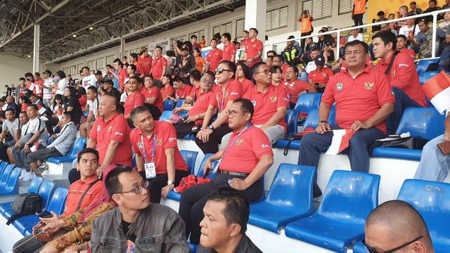 Sekitar 100 suporter mendukung timnas Indonesia U-22 saat bertemu Thailand pada SEA Games 2019
