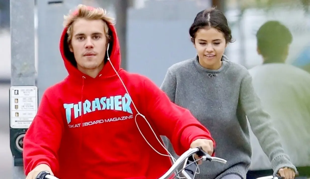 Jelena sendiri kembali ke Los Angeles di pagi hari usai menikmati waktu bersama di Jamaika untuk menghadiri pernikahan ayah Justin Bieber. (USMagazine)