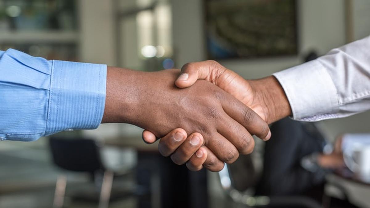 5 Kepribadian yang Dapat Terlihat dari Cara Bersalaman, Menarik Disimak