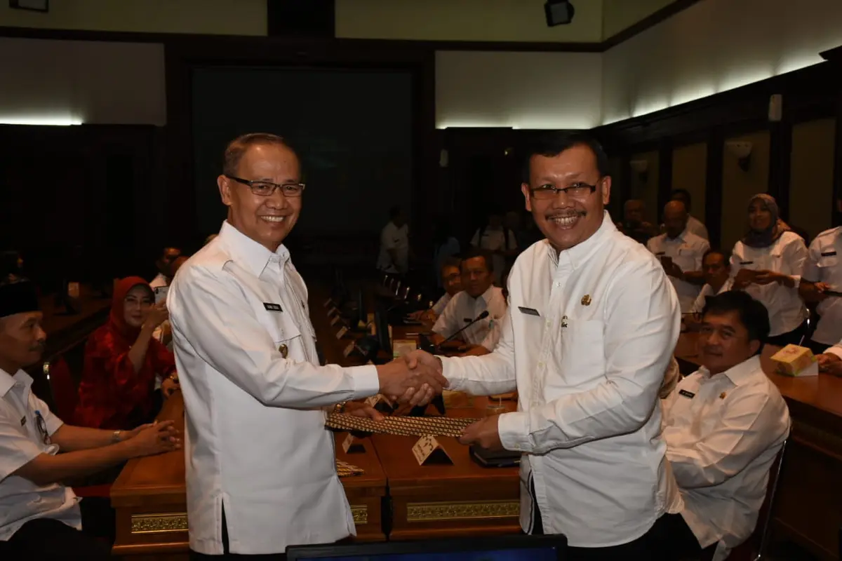 Bongkar pasang Bupati diduga korupsi