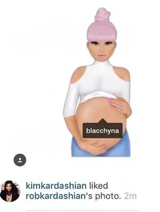 Kim Kardashian juga menyukai foto animasi berwajah Blac Chyna yang sedang hamil. Kylie pun melakukan hal yang sama seperti Kim. (viaaceshowbiz/Bintang.com)