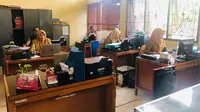 Para ASN Garut nampak langsung kerja secara tatap muka di kantornya masing-masing setelah lebaran Idul Fitri 1443 H. (Liputan6.com/Jayadi Supriadin)