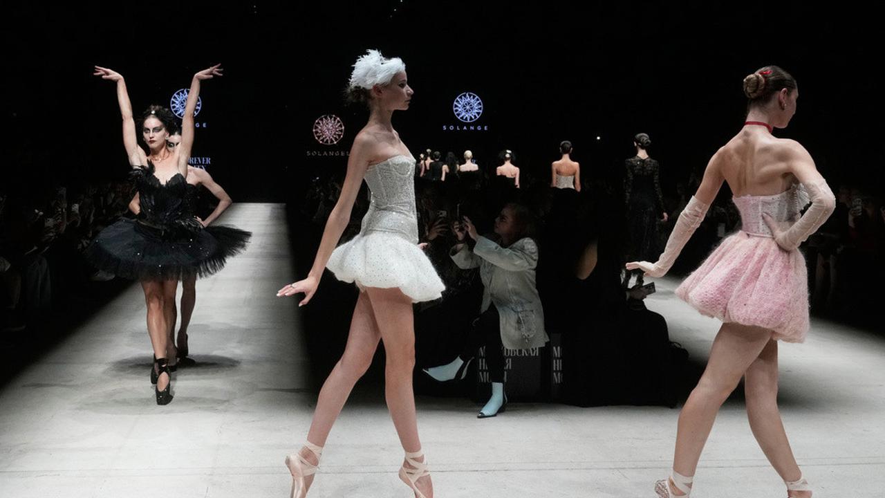 Semarak Peragaan Busana Solangel di Moscow Fashion Week