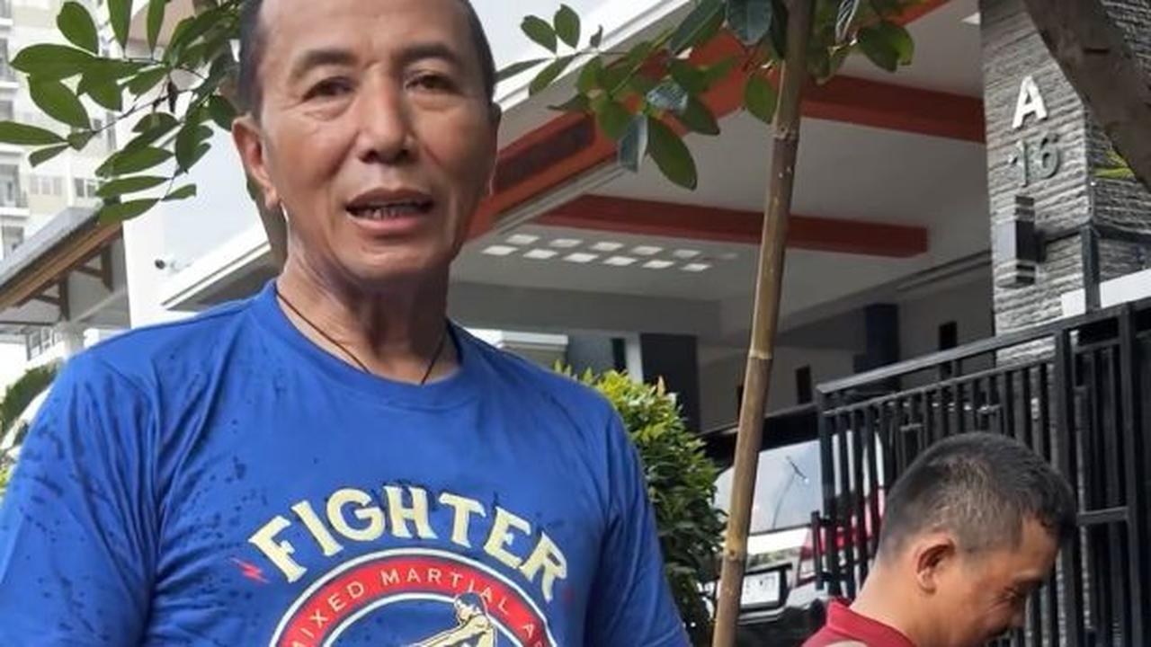 Berkaos Oblong & Celana Pendek, Mayjen TNI Tiba-Tiba Bawa Golok juga Celurit Hampiri Pria, Ada Apa?
